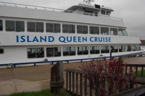 Island Queen cruise ship in Parry Sound